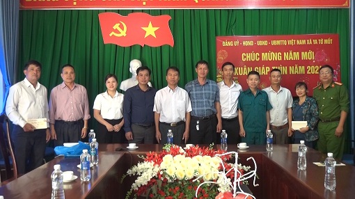 Đoàn công tác số 7 của huyện thăm và chúc Tết Nguyên đán 2024
